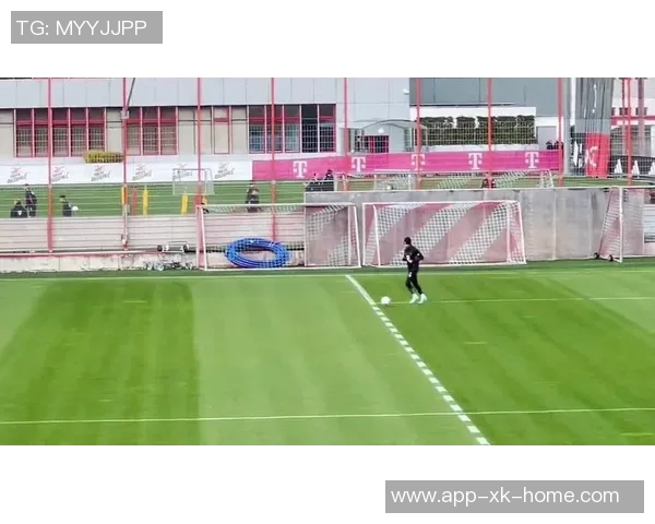 穆西亚拉即将回归拜仁合练今日进行单独训练状态良好 穆西亚拉即将回归拜仁合练今日进行单独训练状态良好