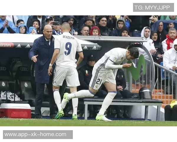 阿斯报评论本泽马与C罗罢赛现象球员地位超越足球本质的深层思考 阿斯报评论本泽马与C罗罢赛现象球员地位超越足球本质的深层思考