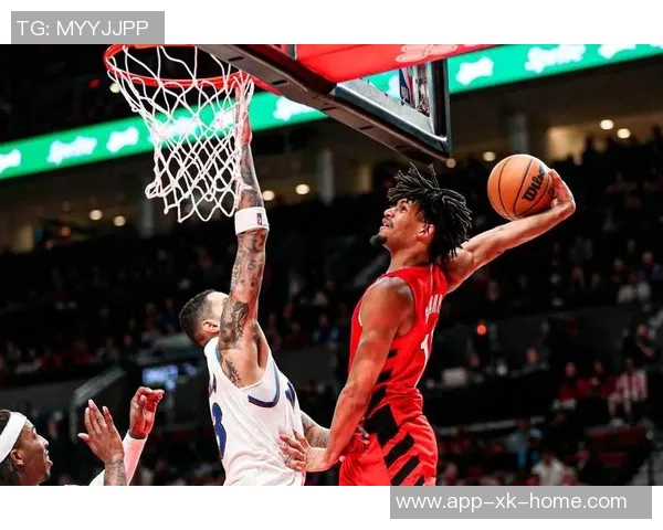 比卢普斯称赞夏普攻守兼备称其能应对高强度对抗挑战